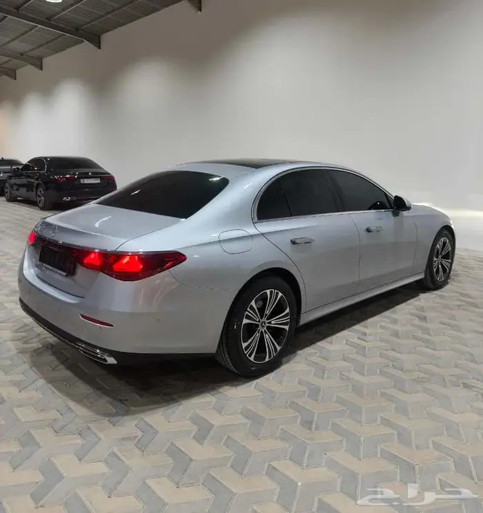 مرسيدس E200 2025 3