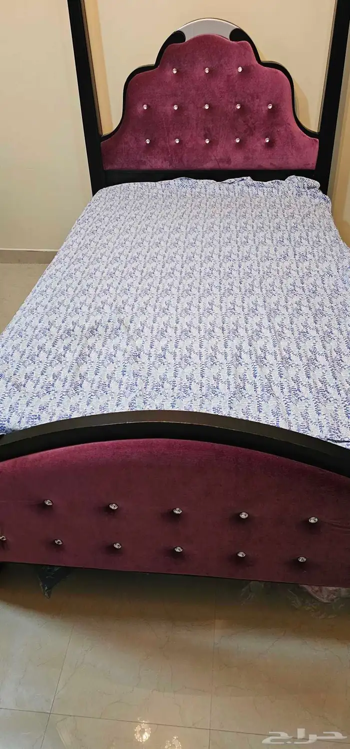 غرفه نوم بدون دولاب ملابس 2