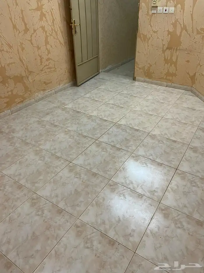 للبيع شقة بحي الريان مدخل خاص 4