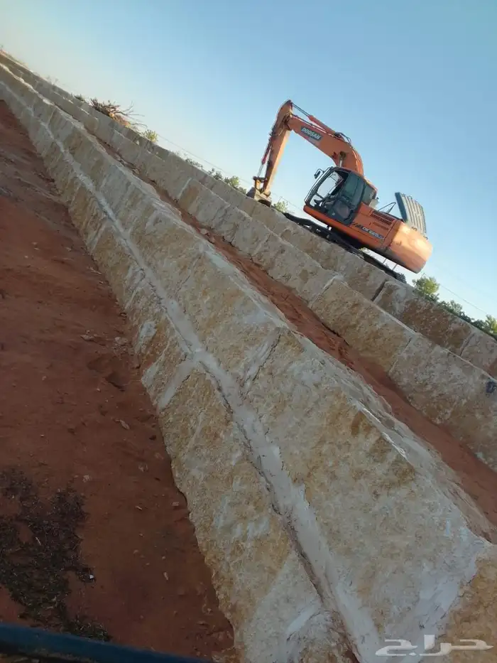 نقوم بتركيب الشبوك بجميع أنواعها وتسوير المزارع بلا حجر الطب 6