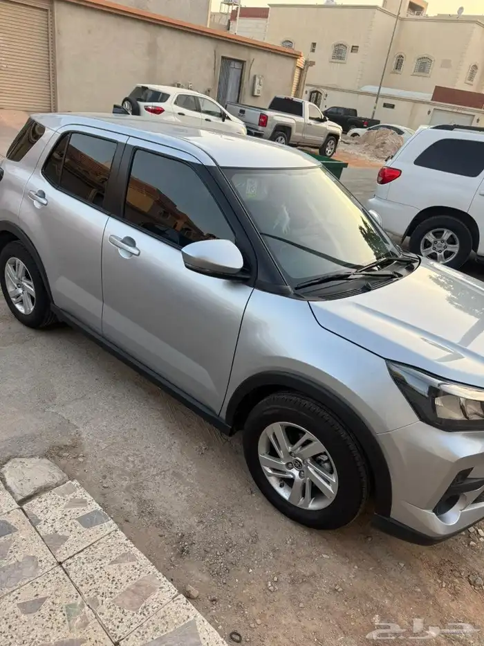 سياره تويوتا رايز موديل 2024 ممشي 12 الف فقط قابل للزيادة لل 0