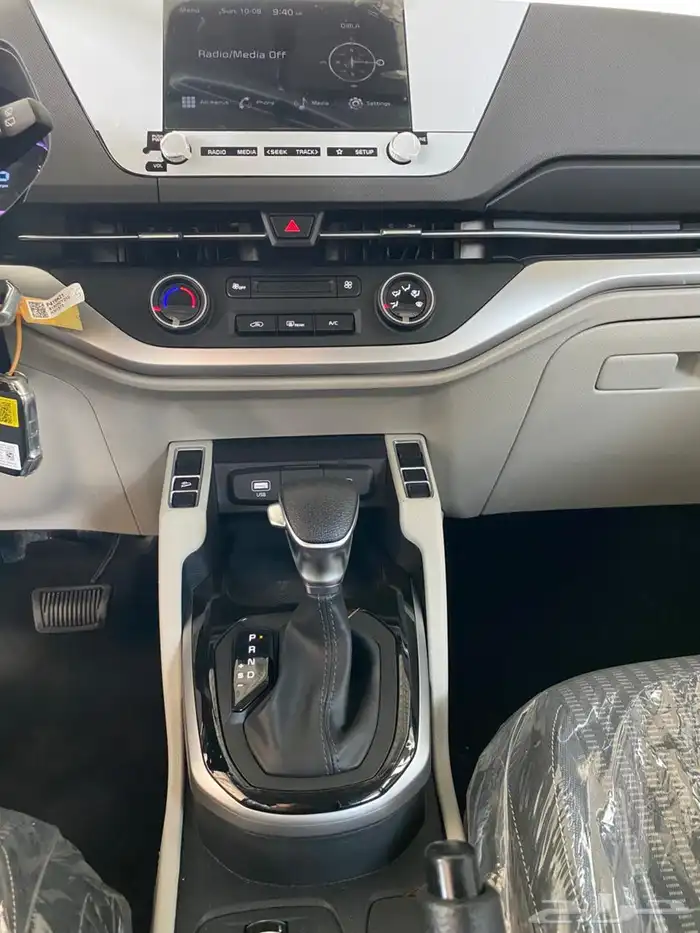 كيا كارينز GL مطور موديل 2025 13