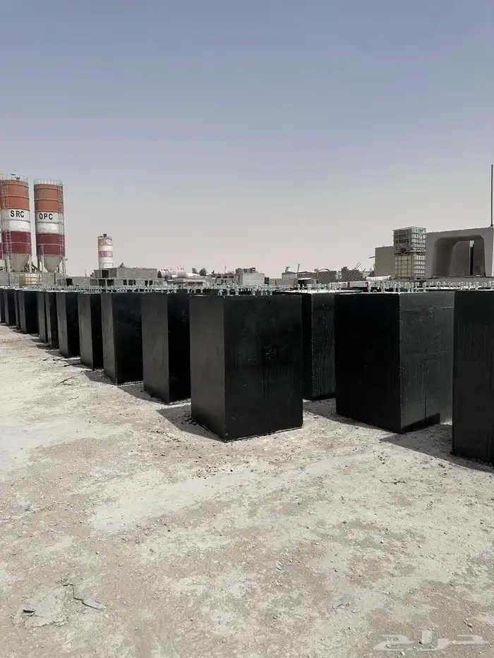 اجز خرسانية  مصدات سيارات  قواعدانارة و مناهيل  حجر  زينةحدا 3