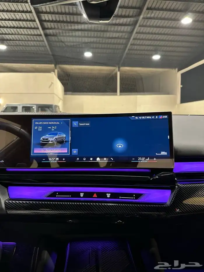 بي ام دبليو 520i 2025 kit M بلاك ادشن . رصد الفخامة 20