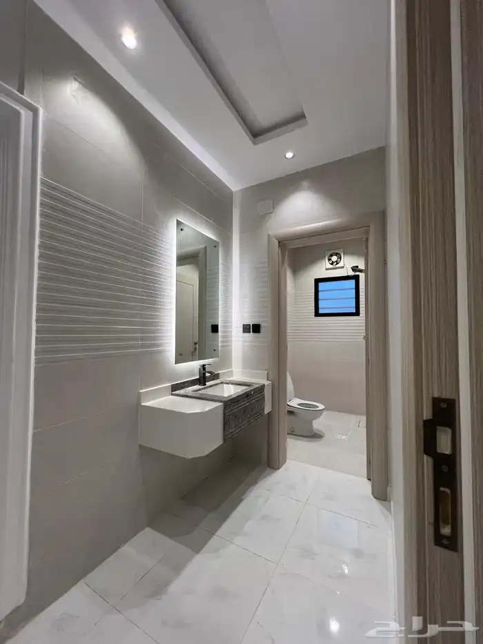 للبيع ادوار بمخطط 9 مساحة 260 متر 3