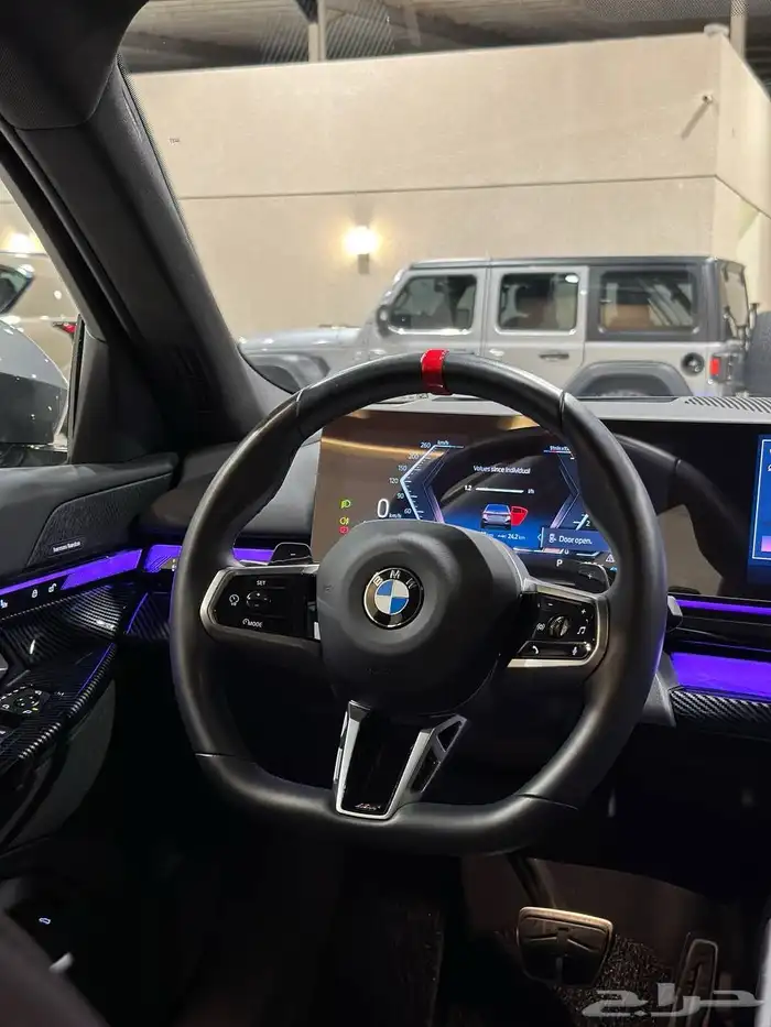 بي ام دبليو 520i 2025 kit M بلاك ادشن . رصد الفخامة 13
