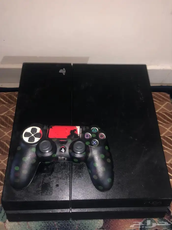 سوني فور معه يد للبيع مع جميع الملحقات 0