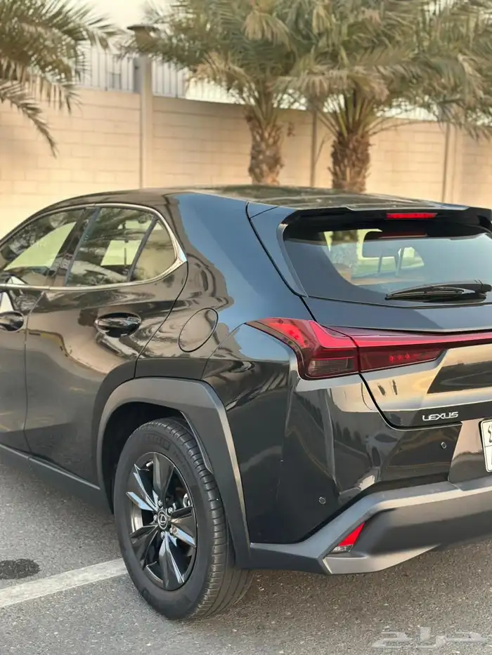 لكزس ux2023 فئة AA 10