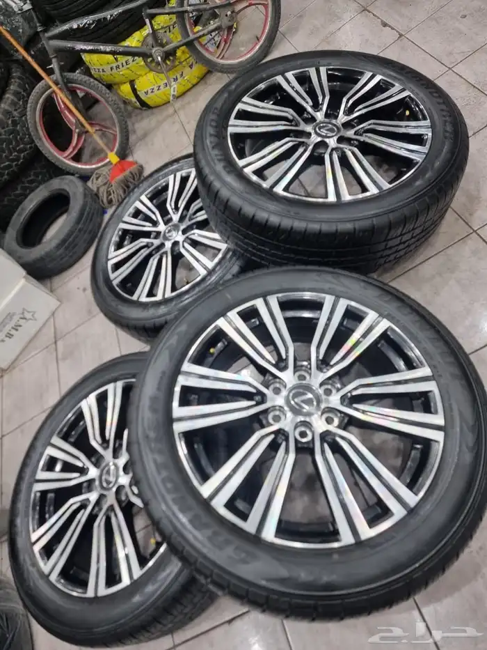 جنوط لكزييز VIB مقاس 22 اصلي وكاله منزله من موتر مع كفرات د 7