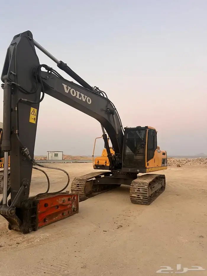 للبيع 2 بوكلينات فولفو 2023 وارد الفطيم (سعودي) 15