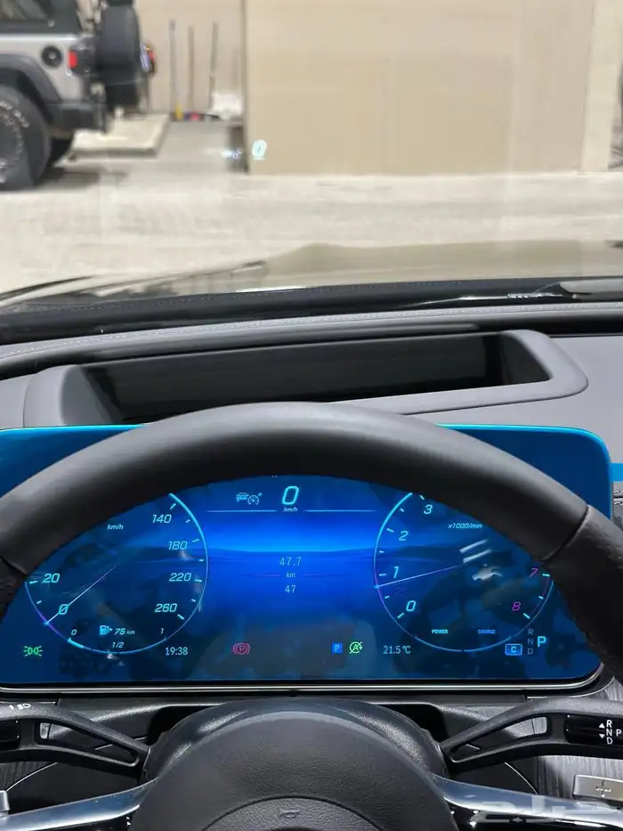 مرسيدس C200 2025 اصفار . رصد الفخامة 23