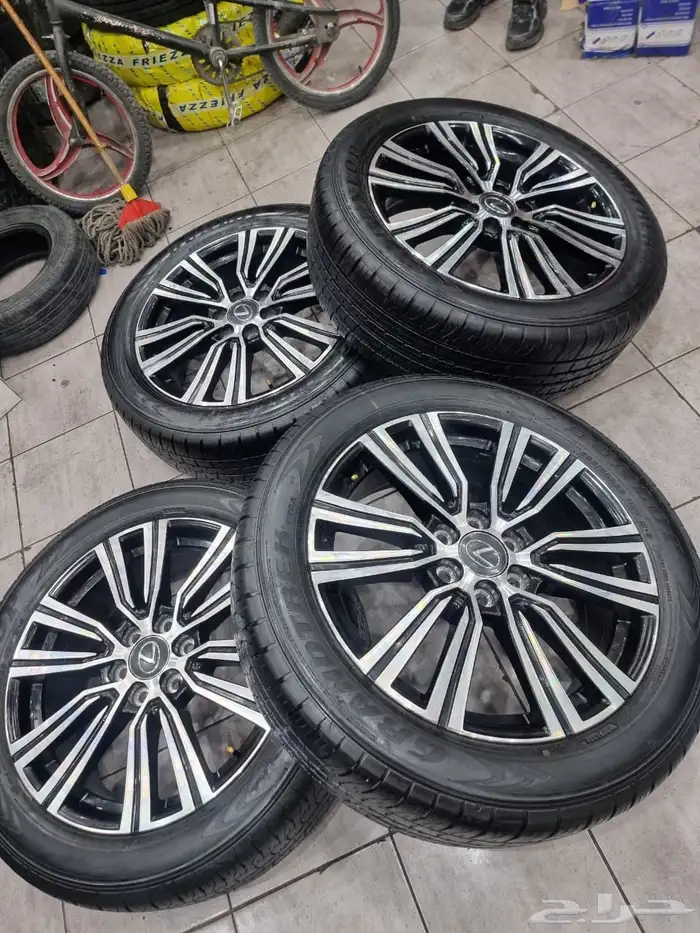 جنوط لكزييز VIB مقاس 22 اصلي وكاله منزله من موتر مع كفرات د 1