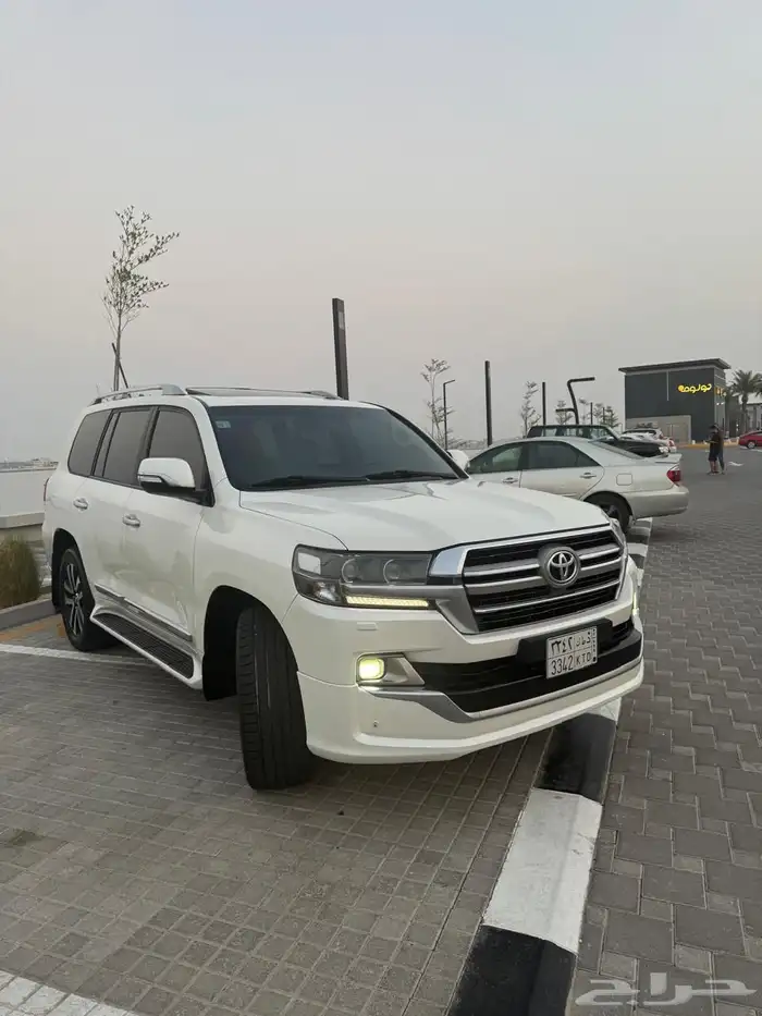 للبيع لاند كروزر 2019 قراند تورنق 3