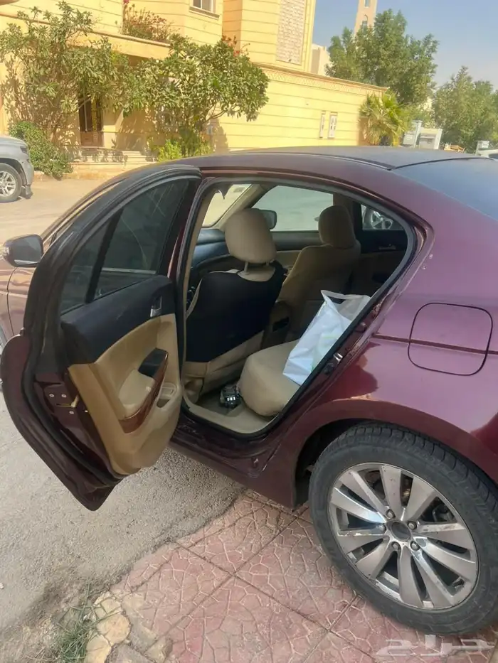 بيع هوندا اكورد 2012 4