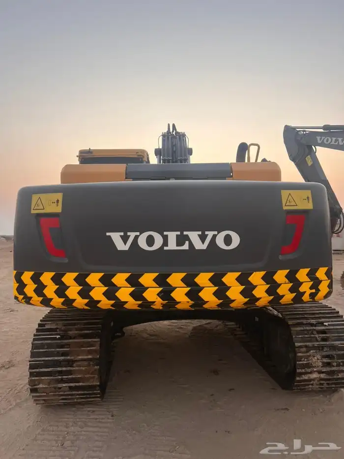 للبيع 2 بوكلينات فولفو 2023 وارد الفطيم (سعودي) 13