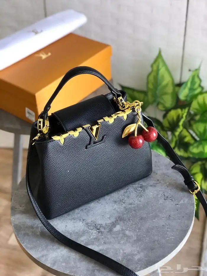 شنط درجه أولى وسكارف رجالي تنفع هداياأهدومن تحبون السعر170 20