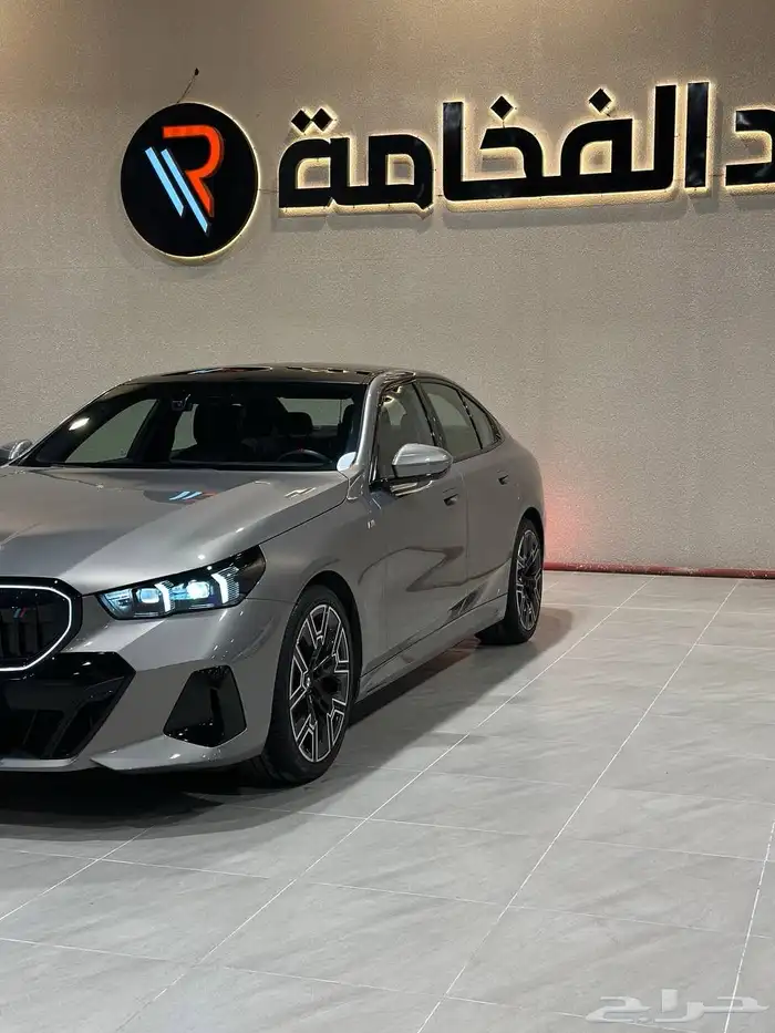 بي ام دبليو 520i 2025 kit M بلاك ادشن . رصد الفخامة 3