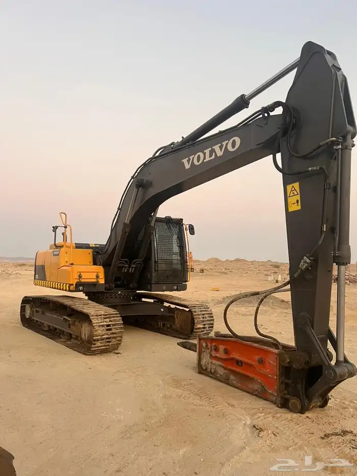 للبيع 2 بوكلينات فولفو 2023 وارد الفطيم (سعودي) 19