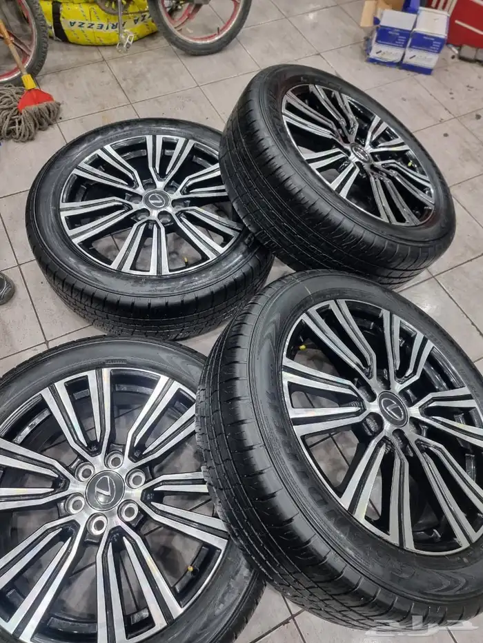 جنوط لكزييز VIB مقاس 22 اصلي وكاله منزله من موتر مع كفرات د 2