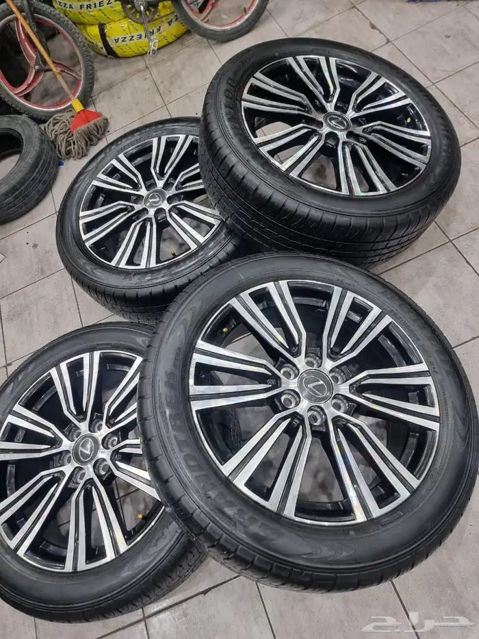 جنوط لكزييز VIB مقاس 22 اصلي وكاله منزله من موتر مع كفرات د 8