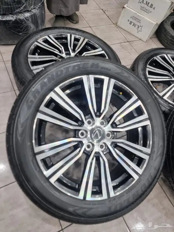 جنوط لكزييز VIB مقاس 22 اصلي وكاله منزله من موتر مع كفرات د 0