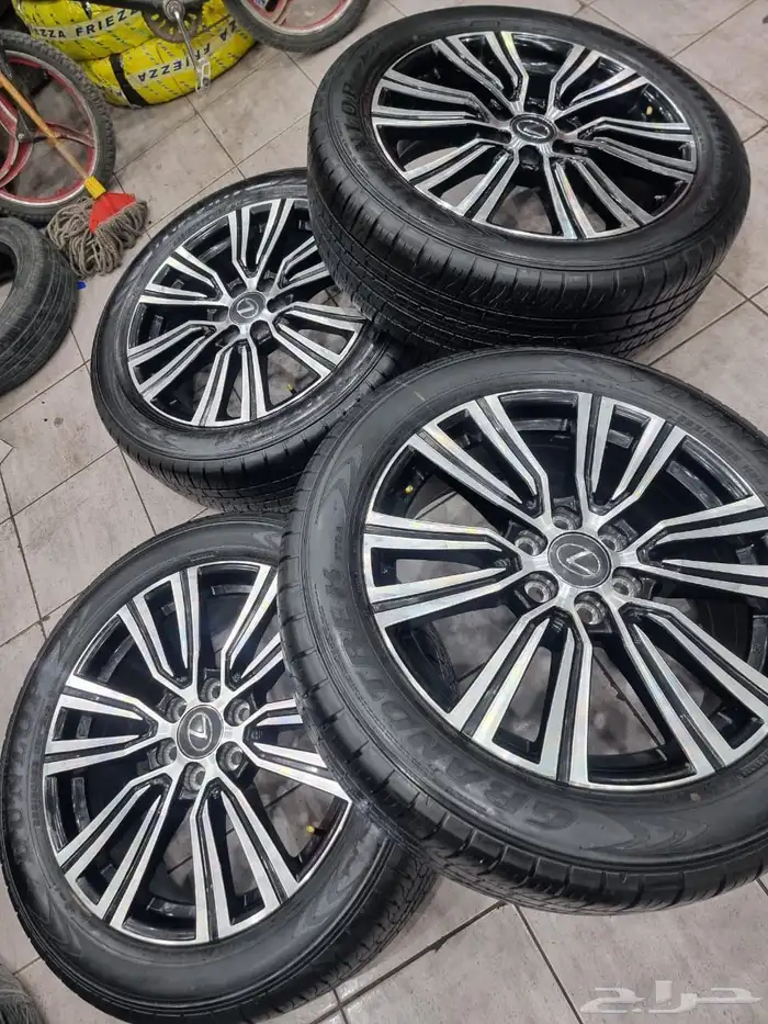 جنوط لكزييز VIB مقاس 22 اصلي وكاله منزله من موتر مع كفرات د 6