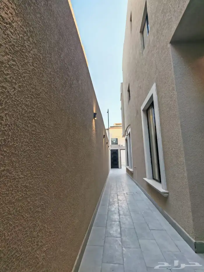 للبيع فيلا تاون هاوس ارضي وعلوي حي الرمال 2