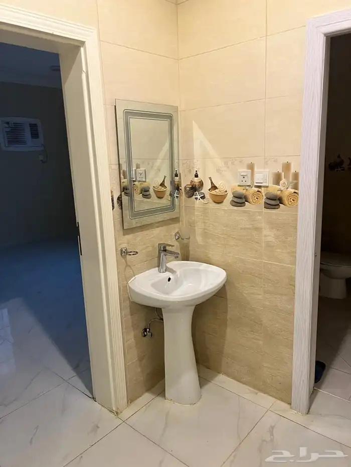 شقة للإيجار الباحه الوهده 8