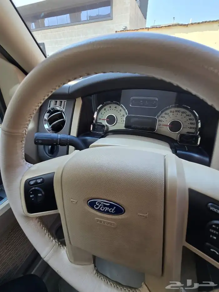 فور اكسبديشن ممشى 296 الموديل 2012 القير والمكينه ممتازه 3