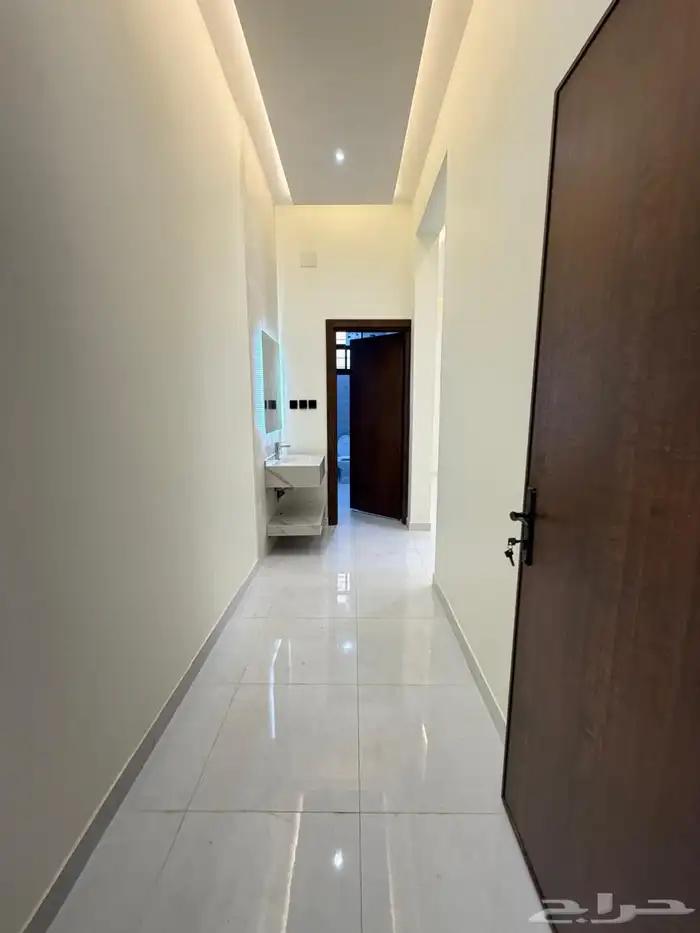 للبيع دور مستقل على ارض كامله شمال الخميس 20