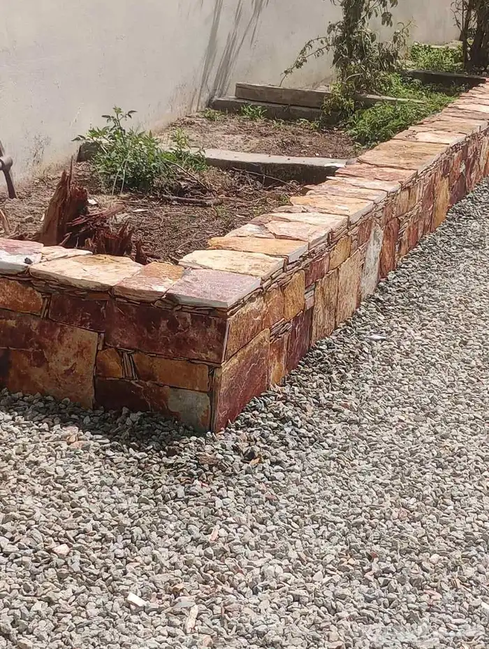 أعمال حجر بجميع انوعها ويوجد منشارحجر طبيعي 0