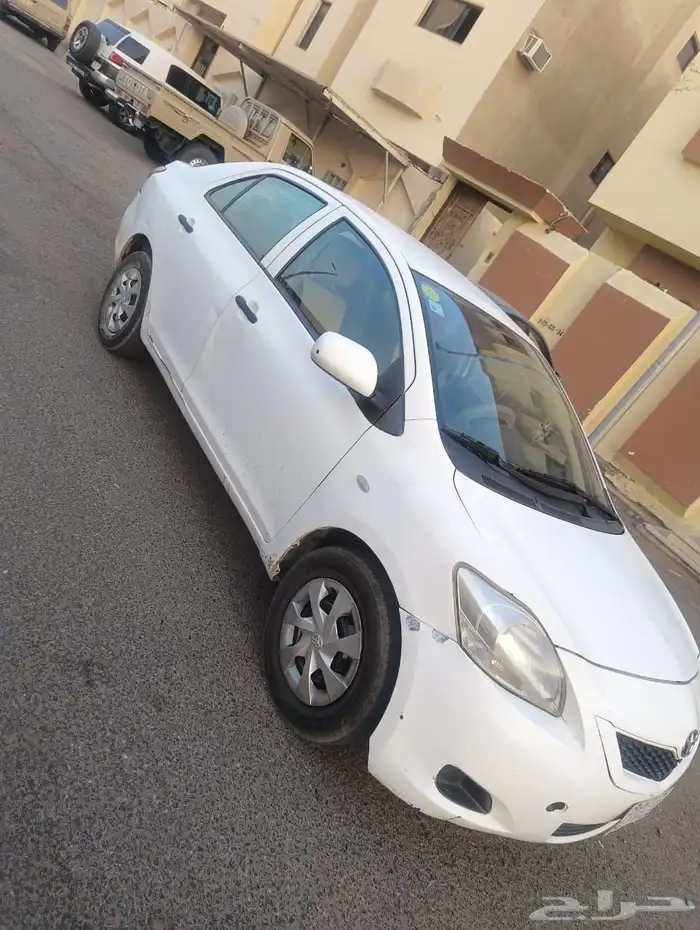 السلام عليكم ورحمه الله للبيع يارس 2013 جير اتوماتيك 2