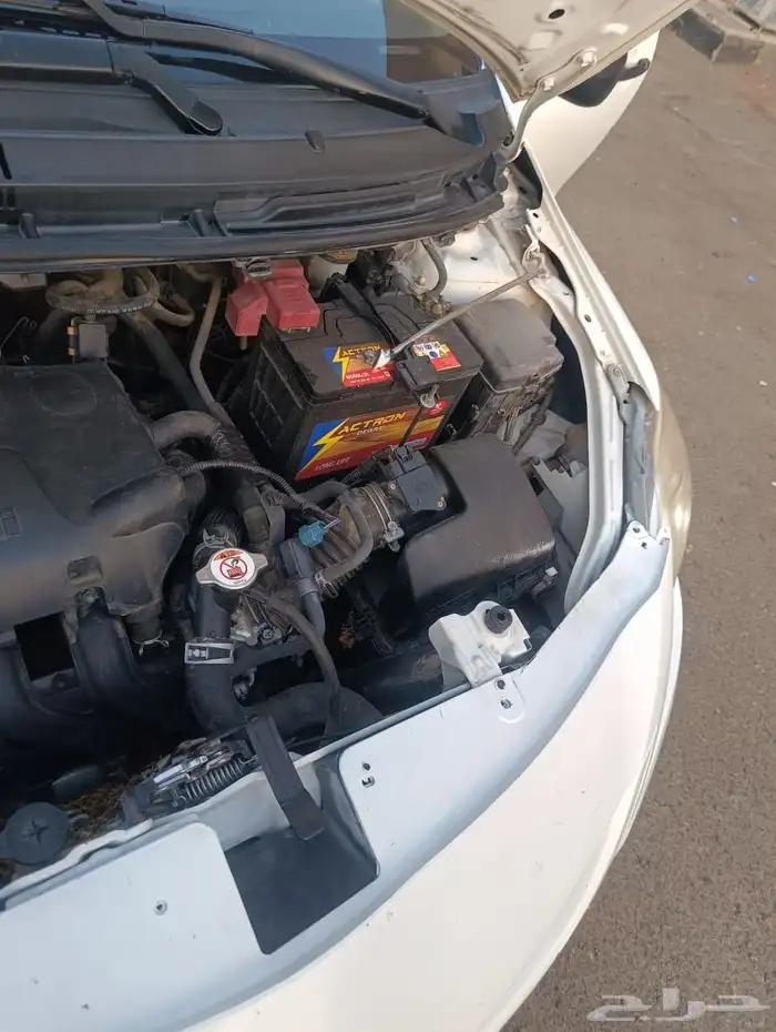 السلام عليكم ورحمه الله للبيع يارس 2013 جير اتوماتيك 6