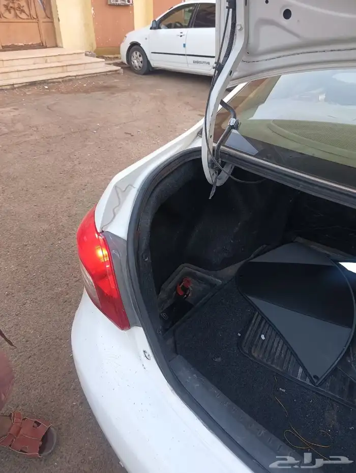 السلام عليكم ورحمه الله للبيع يارس 2013 جير اتوماتيك 5