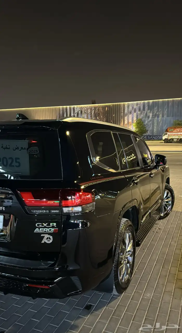 لاندكروزر جيب اسود 2025 0