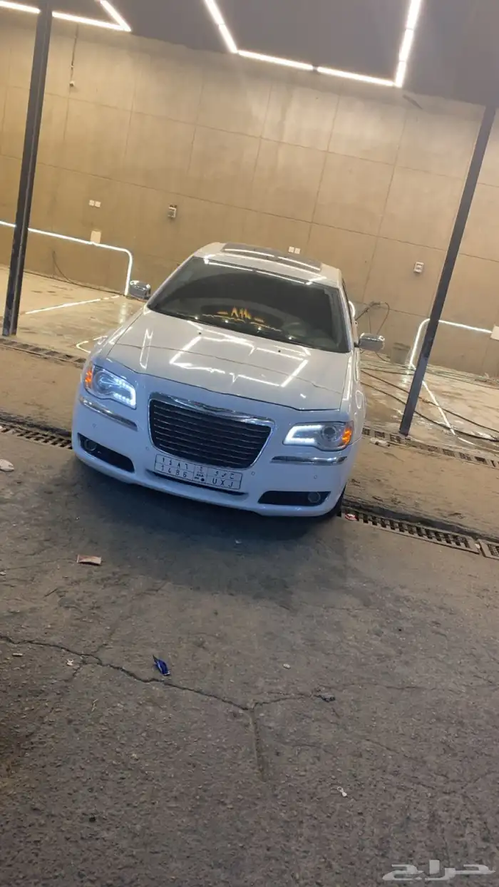 v8كرايزلر c300 فل كامل 14