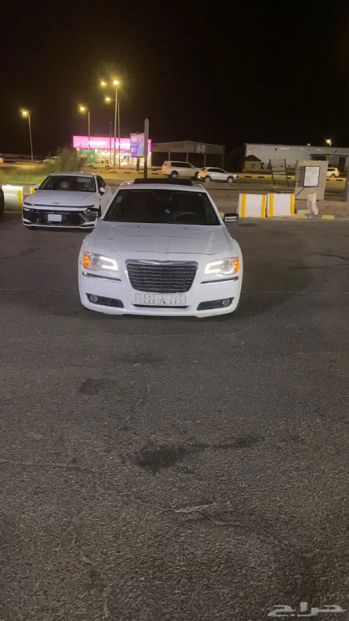 v8كرايزلر c300 فل كامل 4