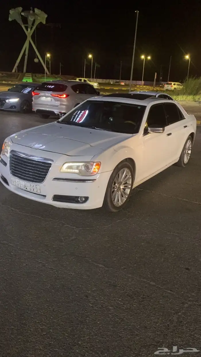 v8كرايزلر c300 فل كامل 3