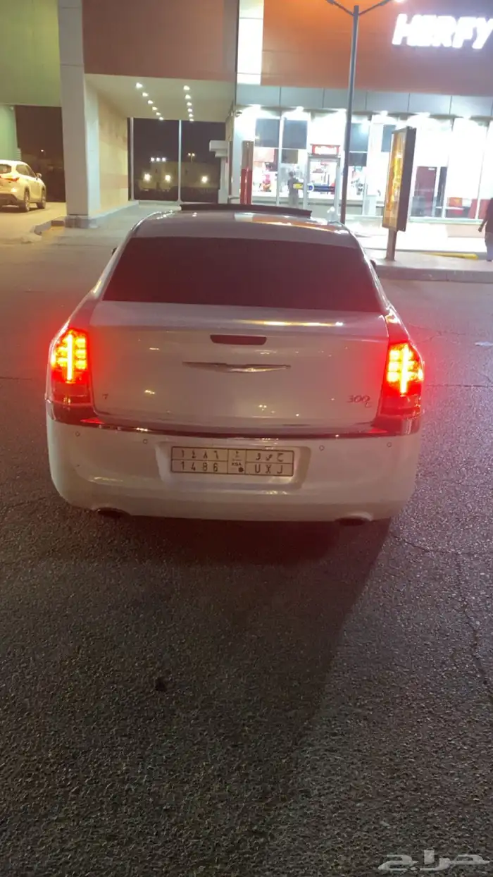 v8كرايزلر c300 فل كامل 9