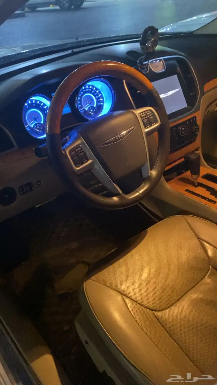 v8كرايزلر c300 فل كامل 13