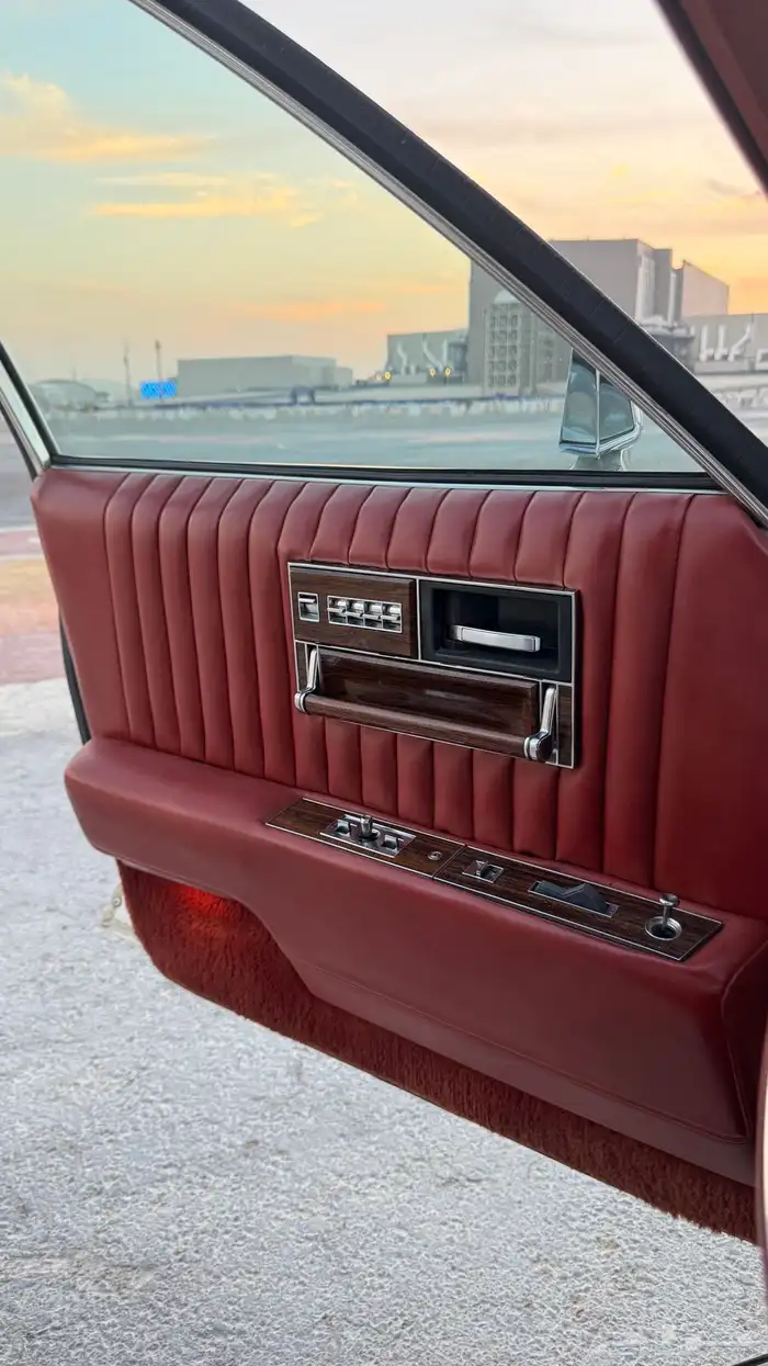 كاديلاك سيفيل 1977 عداد قليل 32