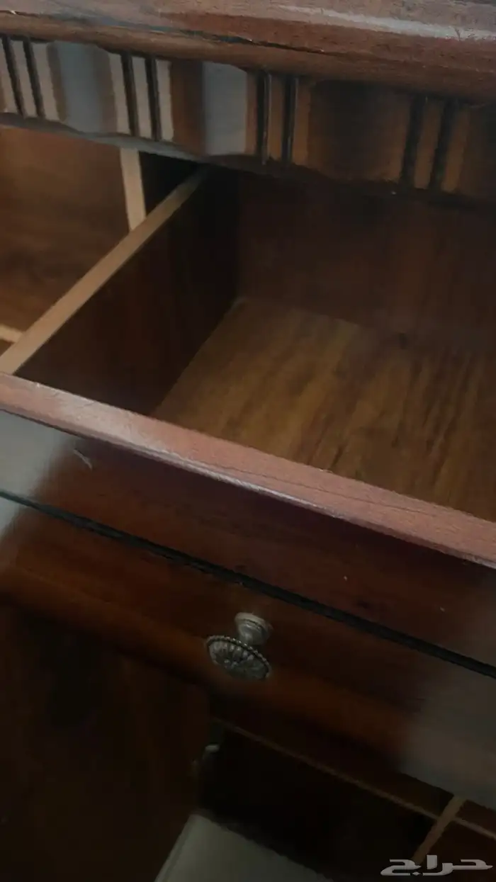 دولاب فكتوري مع مرايه بحالة جيدة السعر 250 قابل للتفاوض 5