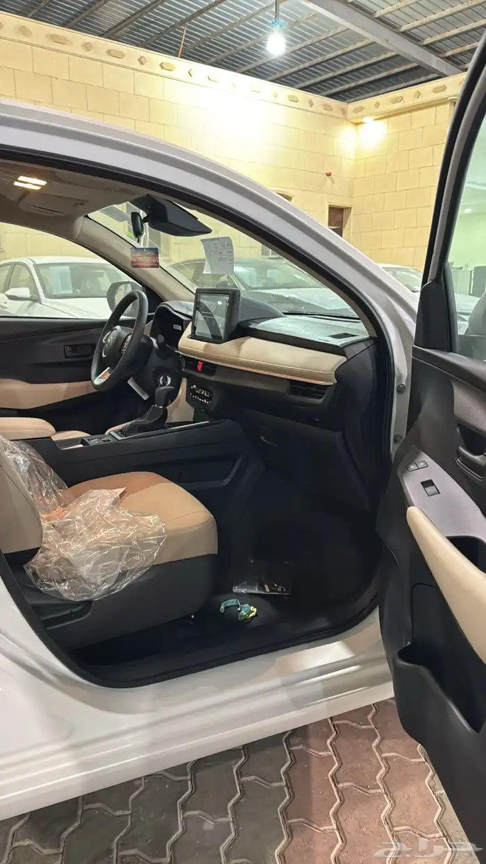 تويوتا يارس فئة Y بلس بنزين 2026 8