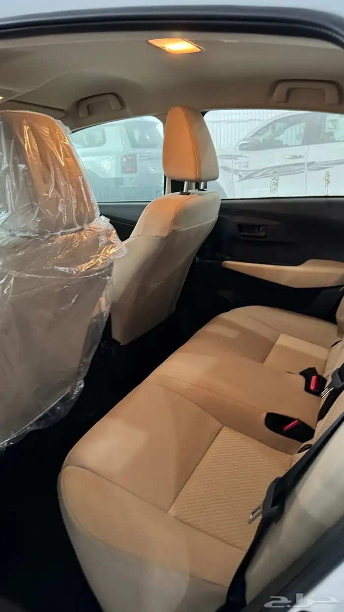 تويوتا يارس 2024 فئة Y شاشه كاميرا سعودي اللون أبيض لولوي 4