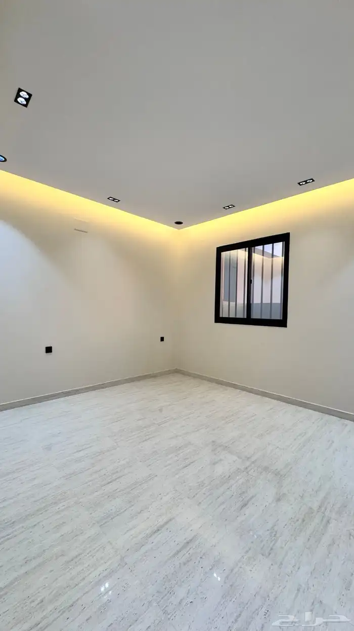 للبيع شقق ارضي و ارواف علوي مع ملحق على طريق ابها الخميس 45