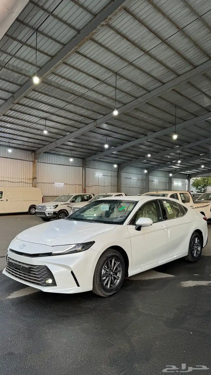 تويوتا كامري 2025 بنزين E جنوط بصمة سعودي جميع الالوان 2