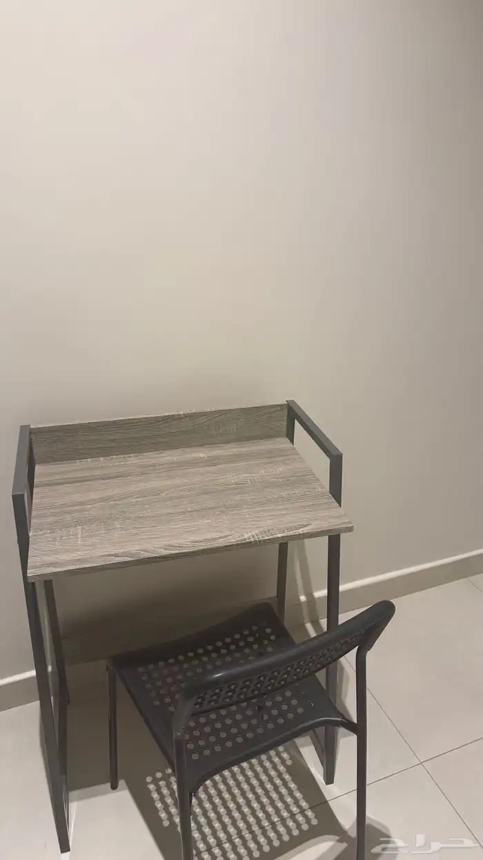 للبيع طاولة دراسه 1