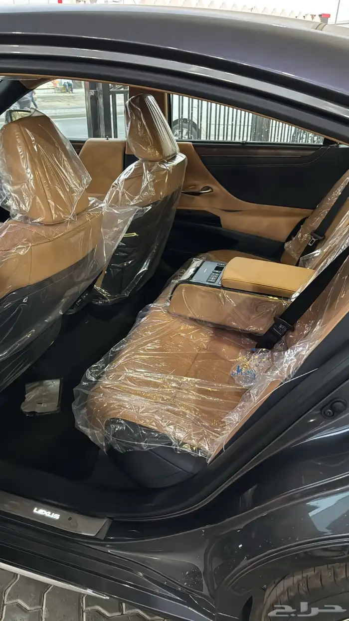 لكزس ES350 فئة CC بنزين 2025 10