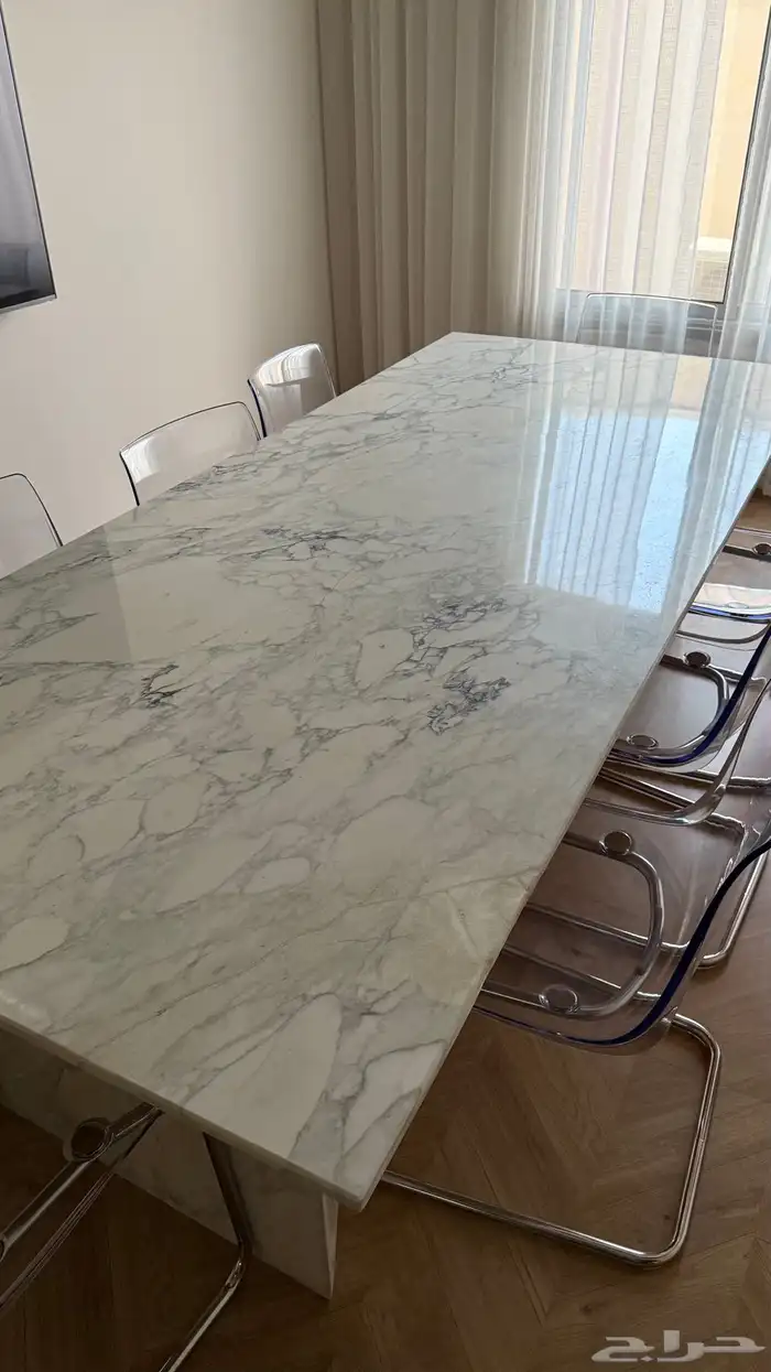 طاولة رخام طبيعي مقاس 2.70x 1.10 م ((1900ريال)) 0