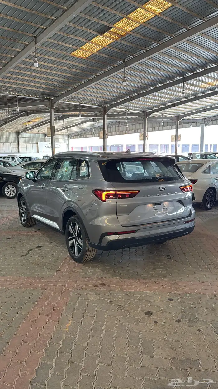 فورد تيريتوري فئة تيتانيوم بلس بنزين 2026 3